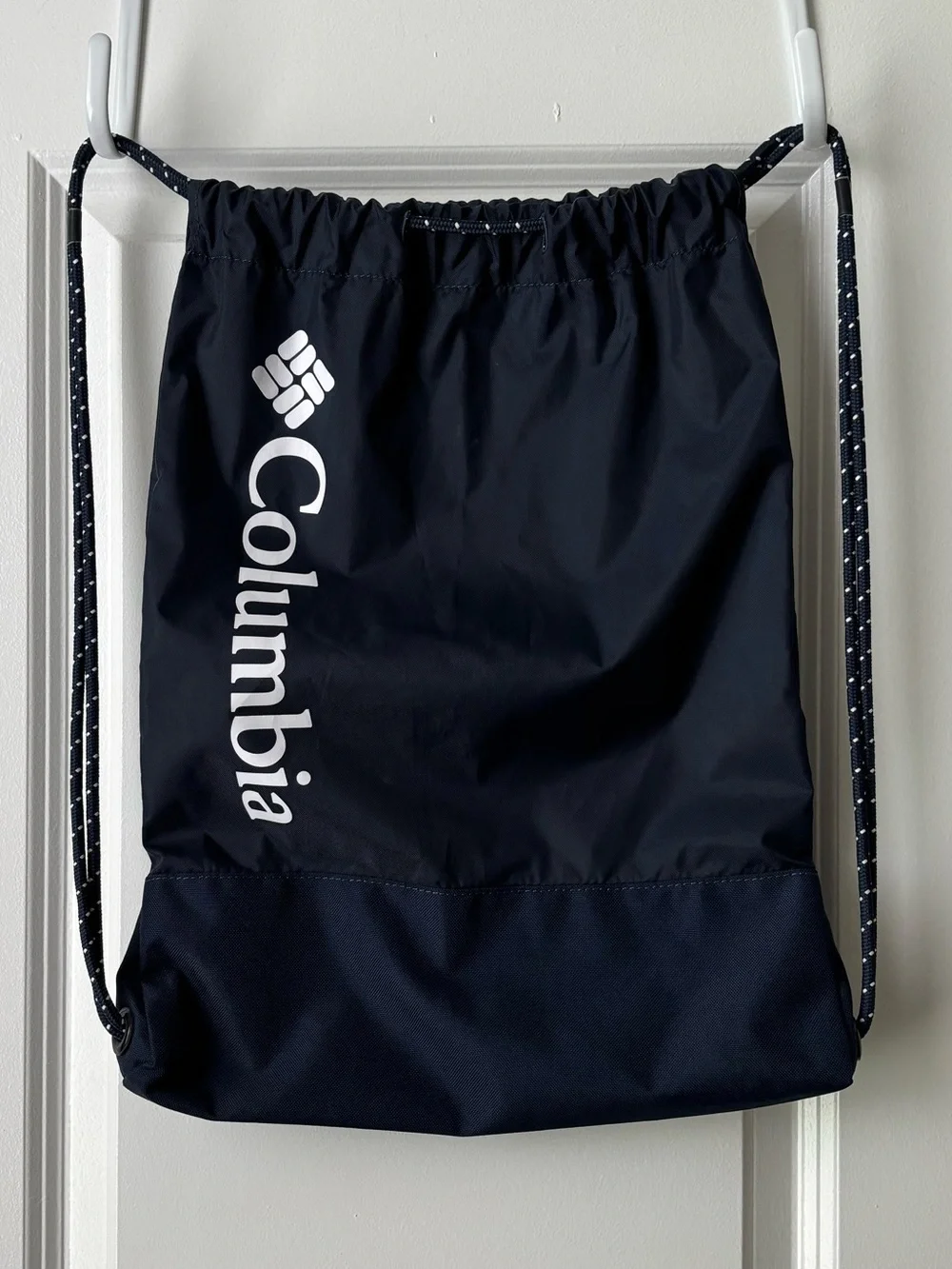 Columbia Navy Blue String Bag Excellent Pre-Owned Condition
